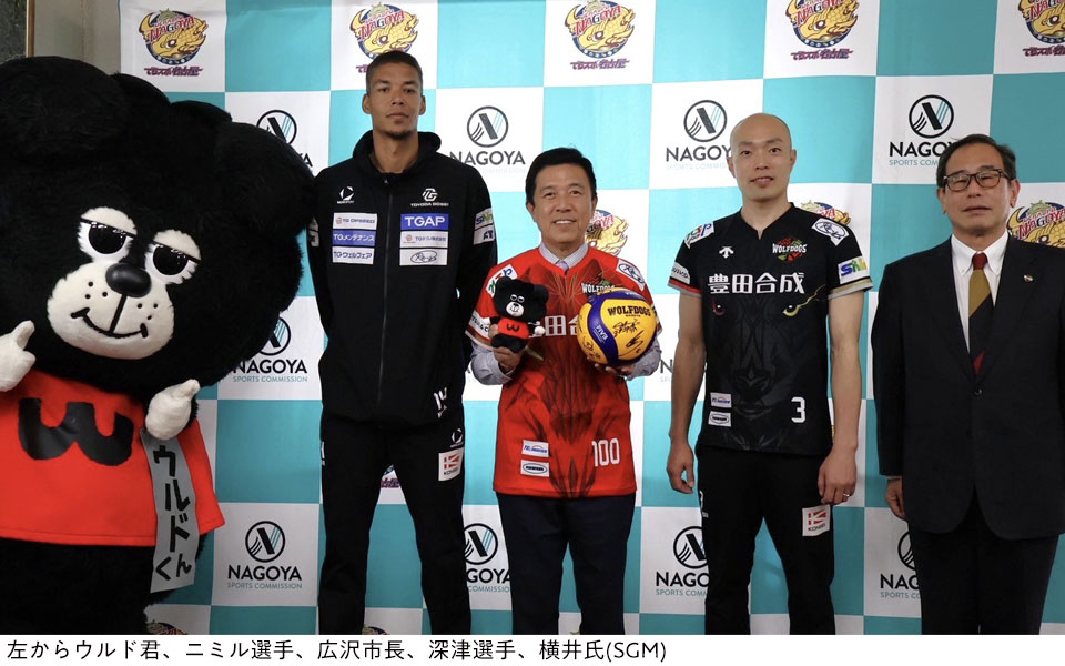 左からウルド君、ニミル選手、広沢市長、深津選手、横井氏(SGM)の写真