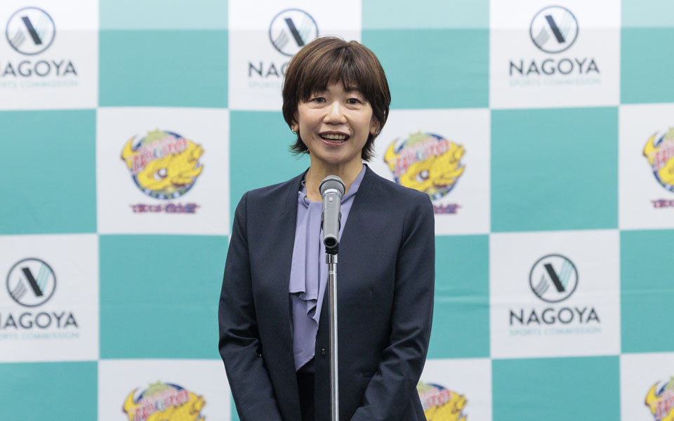 高橋尚子氏が就任あいさつをしている様子