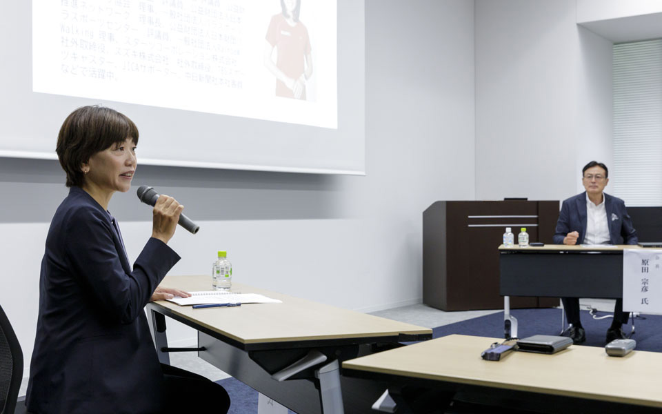 高橋尚子会長が意気込みを語っている様子