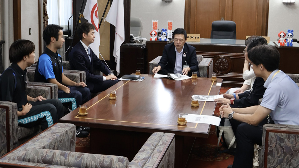 意気込みを語る選手と感服する一同