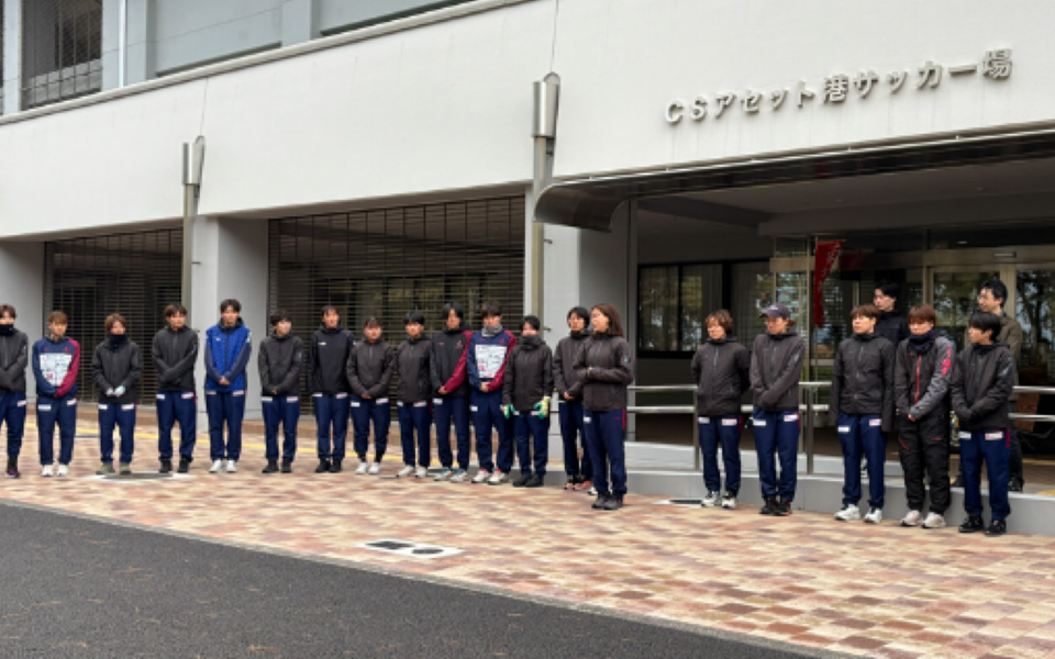 清掃活動時の選手からのあいさつの様子